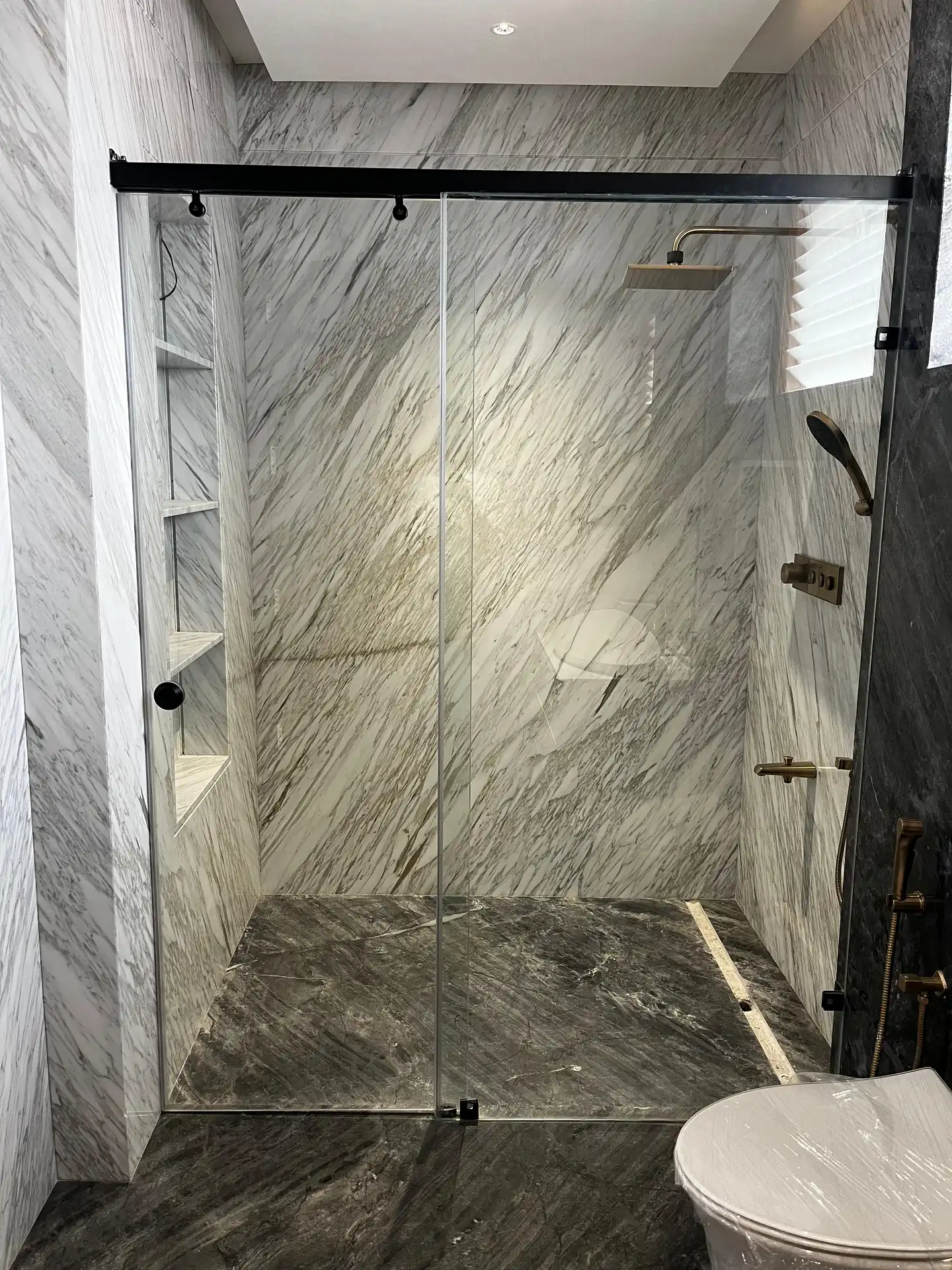 Minimalist Walk-In Glass Suite